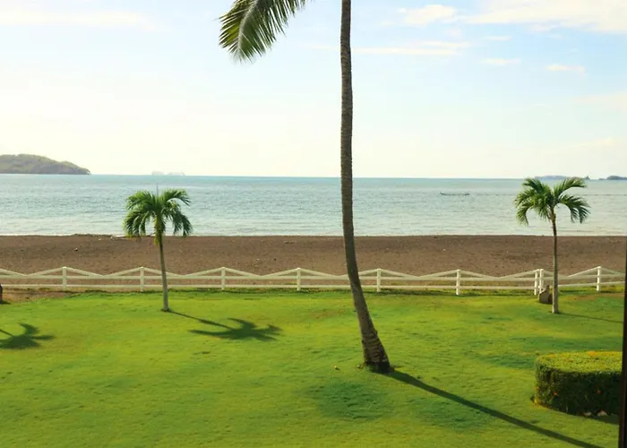 Ferienhaus Pacific 9 - Beachfront Condo, Bbq, Pool, Prime Location, Sleeps 4