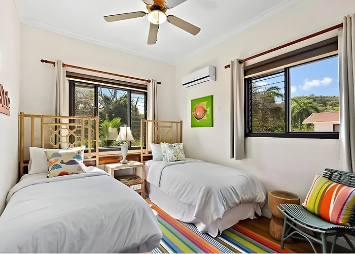 Pacific 9 - Beachfront Condo, Bbq, Pool, Prime Location, Sleeps 4