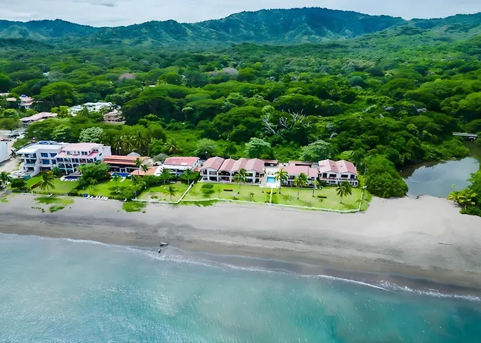 Pacific 9 - Beachfront Condo, Bbq, Pool, Prime Location, Sleeps 4 Ferienhaus Potrero (Guanacaste)