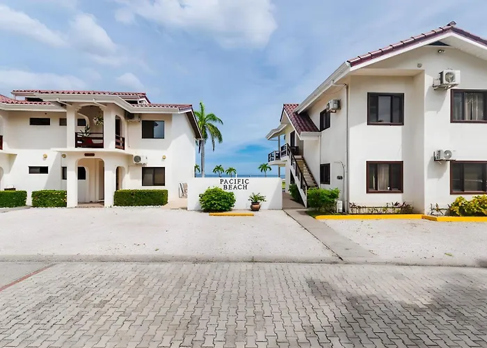 Ferienhaus Pacific 9 - Beachfront Condo, Bbq, Pool, Prime Location, Sleeps 4