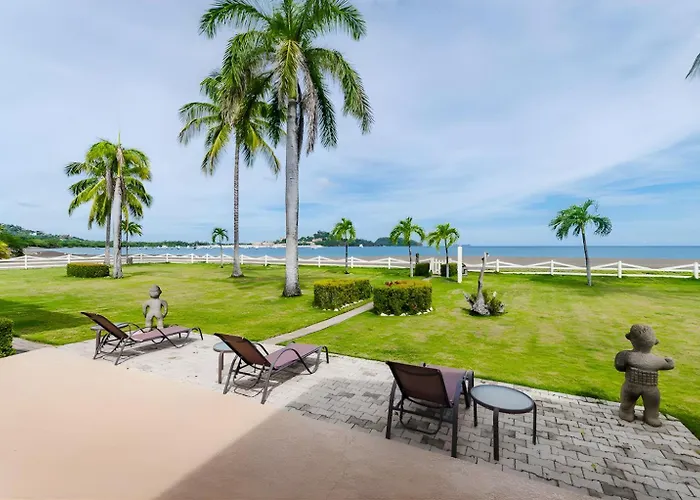 Pacific 9 - Beachfront Condo, Bbq, Pool, Prime Location, Sleeps 4 * Potrero (Guanacaste)