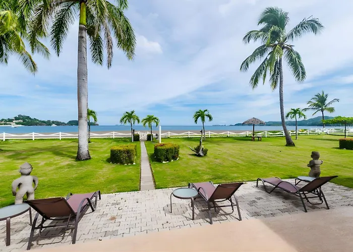 Pacific 9 - Beachfront Condo, Bbq, Pool, Prime Location, Sleeps 4 Ferienhaus