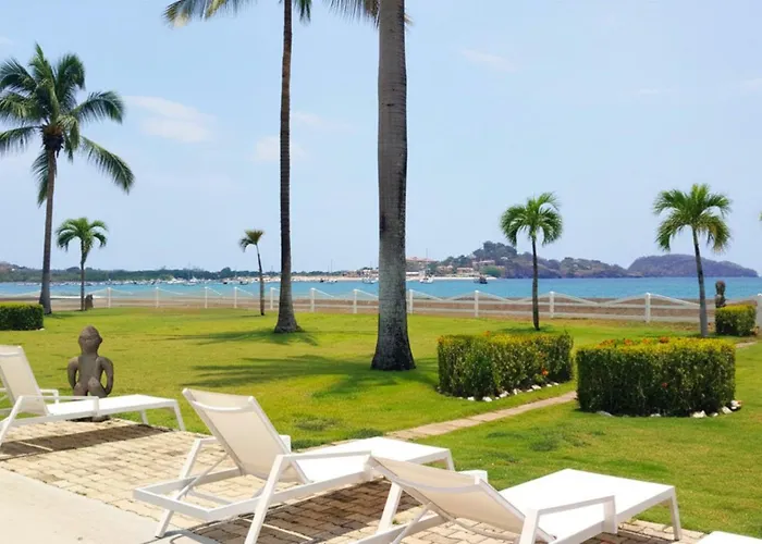 Pacific 9 - Beachfront Condo, Bbq, Pool, Prime Location, Sleeps 4 Ferienhaus *
