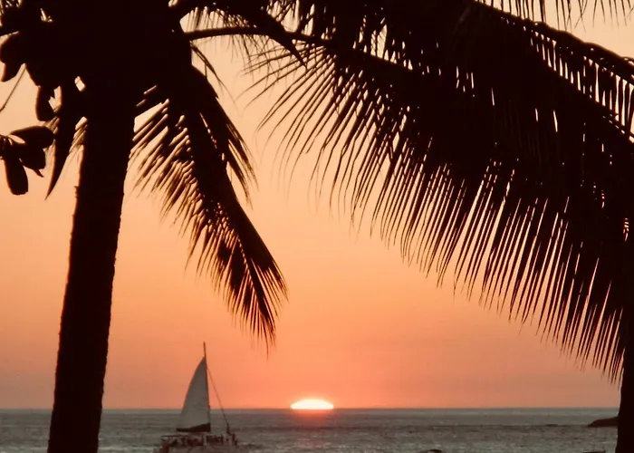Pacific 9 - Beachfront Condo, Bbq, Pool, Prime Location, Sleeps 4 * Potrero (Guanacaste)